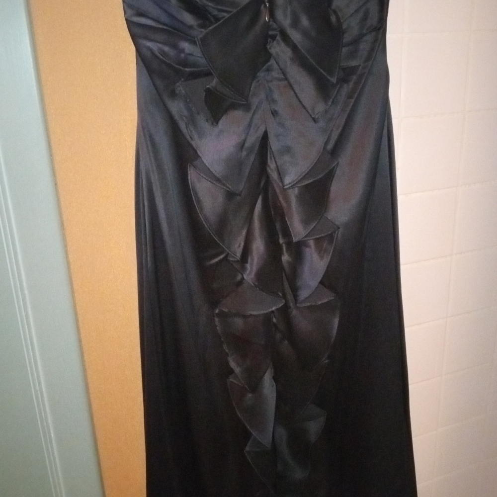 Gorgeous formal dress. Seriously. It's gorgeous - Picture 4 of 9